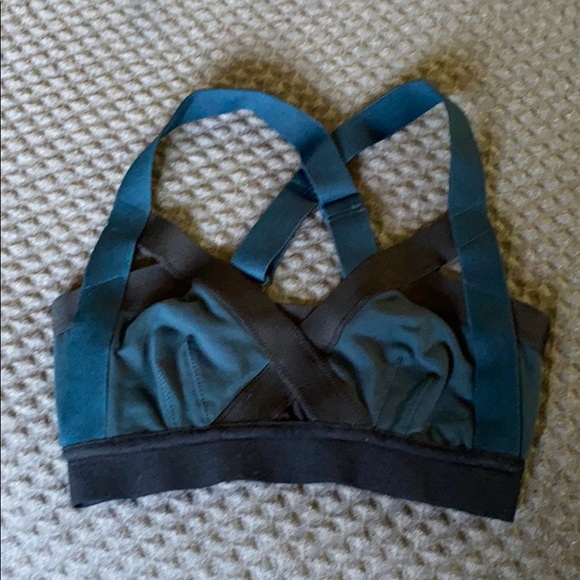 Super cute Sports Top by Aritzia - Picture 1 of 3